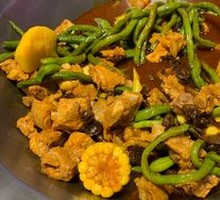 Stewed Pork Ribs in Iron Pot