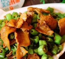 Stir-Fried Pork with Green Chili Rice Bowl