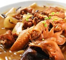 Stewed Chicken in Iron Pot