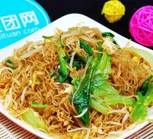 Stir-Fried Rice Noodles with Meat