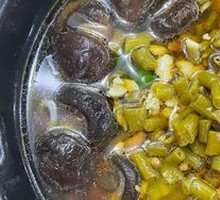 Sour Pickled Beans with Minced Pork Noodles