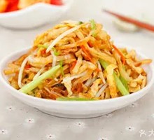 Stir-fried mung bean sprouts with pork and vermicelli