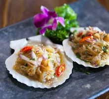 Grilled Garlic Butter Scallop with Rice Noodles