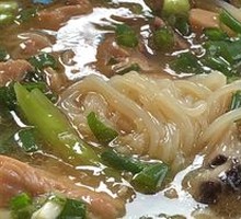 Braised Chicken Rice Noodles with Mushrooms