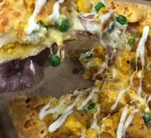 Golden Salted Egg Yolk Chicken Pizza