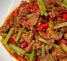 Stir-Fried Beef with Yellow Onion