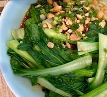 Spicy Pork Sauce Noodles with Peas