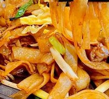 Stir-Fried Beef Rice Noodles