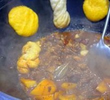 Stewed Beef Tendons and Brain in Iron Pot