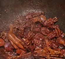 Spicy Goose Stewed in Iron Pot