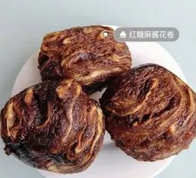 Brown Sugar Sesame Paste Swirl Bun