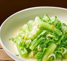 Chicken Broth with Shrimp Dried Vegetables and Small Green Vegetables