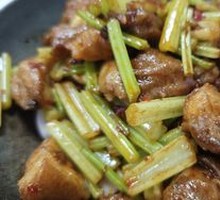 Stewed Pig Intestines in Iron Pot