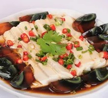 凉拌皮蛋豆腐