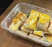 Grilled Cold Noodles with Grilled Sausage