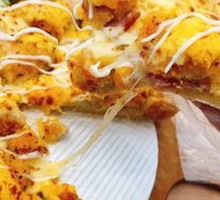 Golden Salted Egg Yolk Chicken Pizza