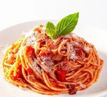 Meat Sauce Spaghetti with Crispy Scallions