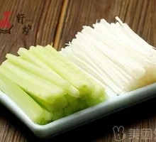 Bamboo Shoots with Green Onion Strips