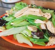 Celery with Yellow Skin Tofu Shreds