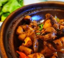 Clay Pot Stir-Fried Pig Intestine
