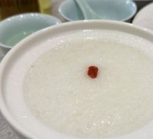 Beauty-Enhancing Apricot Juice Stewed Bird's Nest