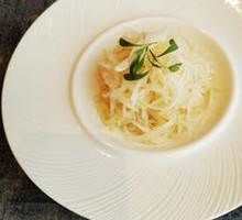 Sour Radish and Jellyfish Salad