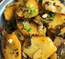 Sour Cabbage and Potato Slices