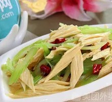 Celery with Yellow Skin Tofu Shreds