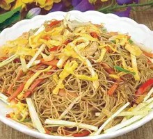 Egg and Pork Stir-Fried Rice Noodles