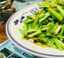 Garlic-Pressed Water Celery