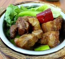 Braised Pork in Wooden Bucket Rice