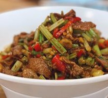 Stir-Fried Beef with Yellow Onion