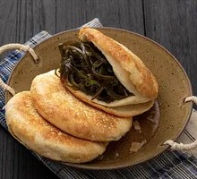 Braised flatbread with seaweed strips
