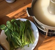 Creamy Chicken Broth with Water Spinach