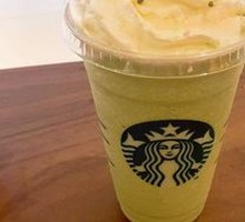 Vanilla Iced Latte Matcha Iced Latte