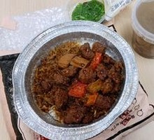 Black Pepper Beef Claypot Rice