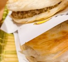 Classic Braised Pork in Flatbread