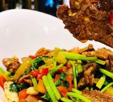 Stir-Fried Beef with Yellow Onion