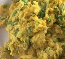 Fragrant Toon Stir-fried with Farm Eggs