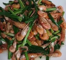 Stir-fried河虾 with leeks