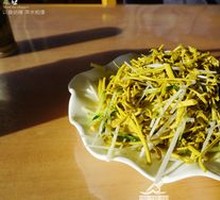 Cold-mixed wild vegetables