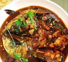 Boiled bighead carp with flatbread