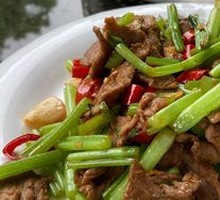 Stir-Fried Yellow Beef with Perilla