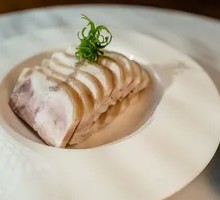 Garlic-Flavored Pork Elbow