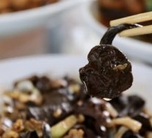 Stir-fried Pork Slices with Mountain Mushrooms