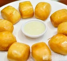 Golden Steamed Bun
