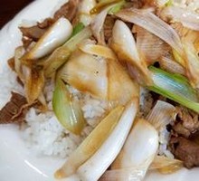 Scallion Stir-Fried Lamb Rice Bowl