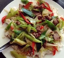 Scallion Stir-Fried Beef Rice Bowl