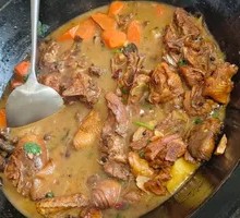 Stir-fried Spare Ribs and Chicken in Iron Pot