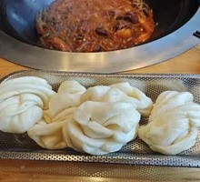 Flower-shaped steamed bun